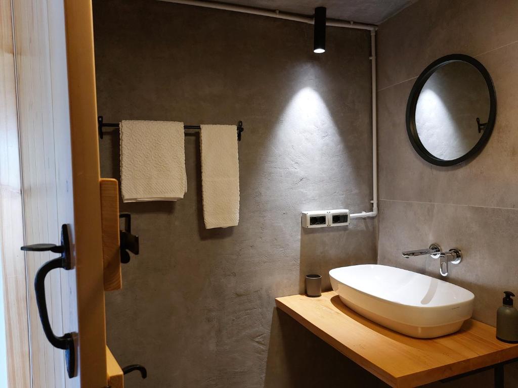 Deluxe Double Room with Fireplace 2